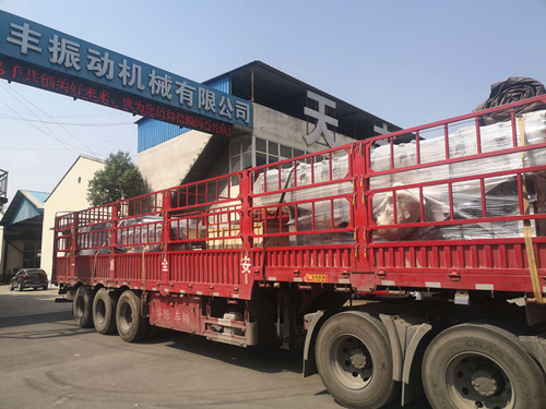 全不銹鋼噴砂直線振動篩已發(fā)貨,請袁經理注意查收！